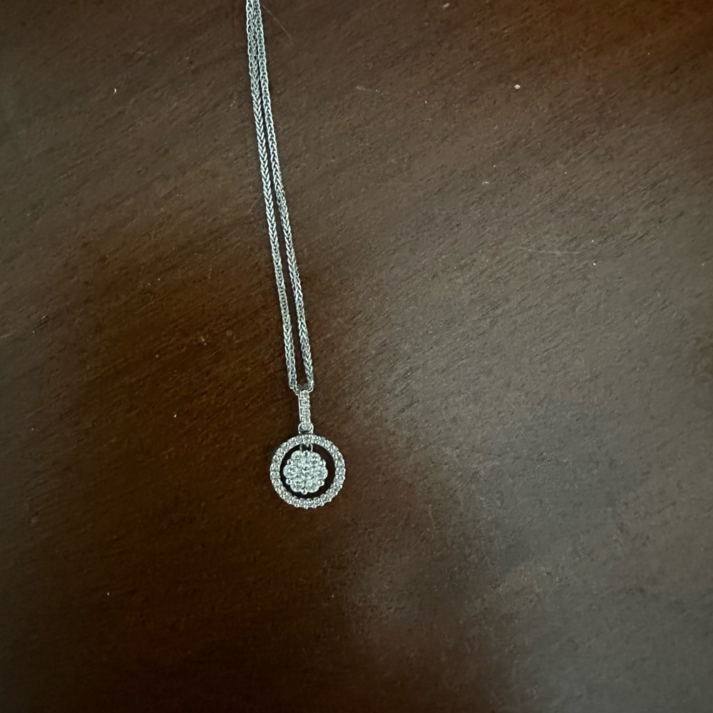 Elegant 14k white gold and diamond Pendant Necklace